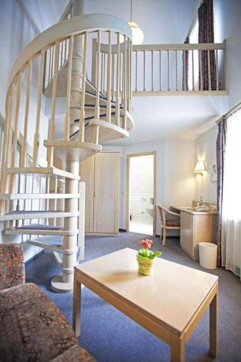 Hotel Hirsch Леонберг Экстерьер фото