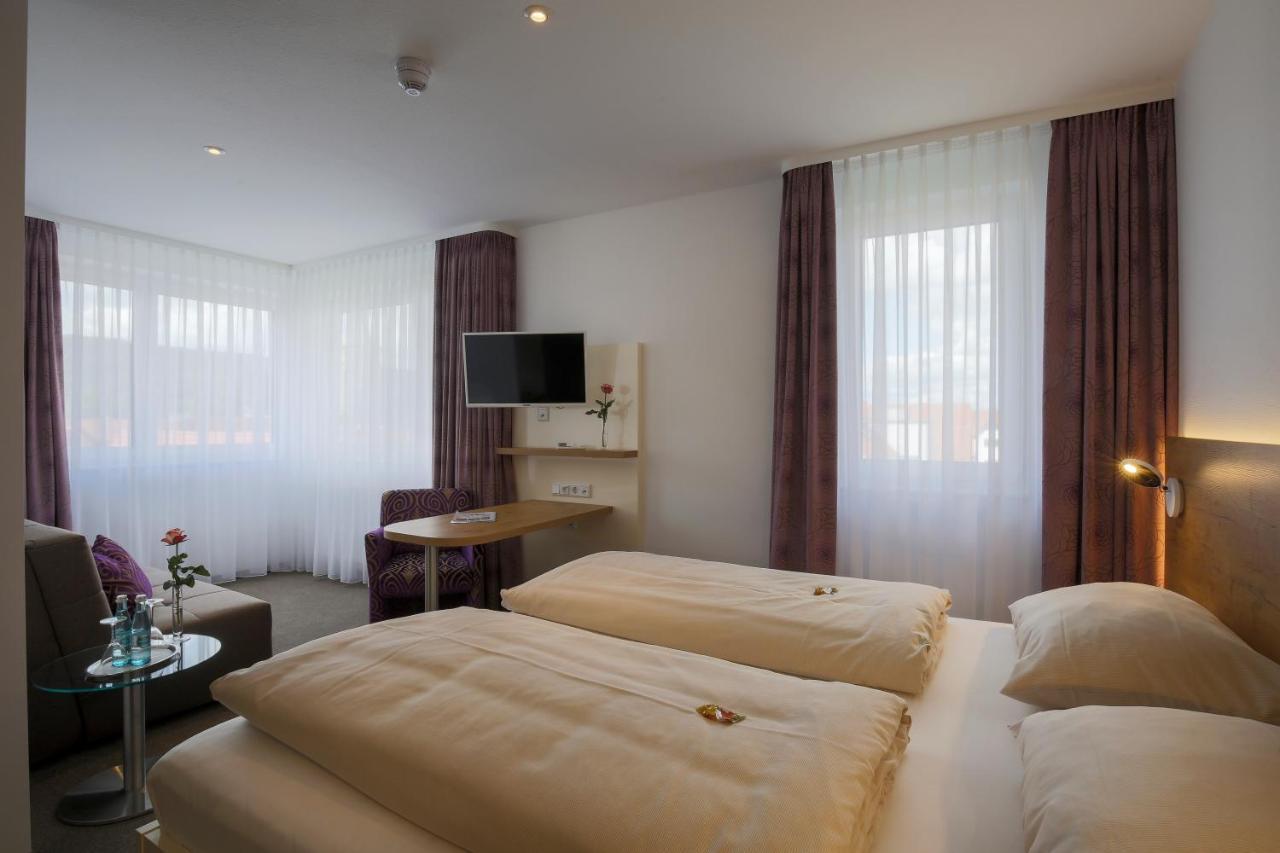 Hotel Hirsch Леонберг Экстерьер фото