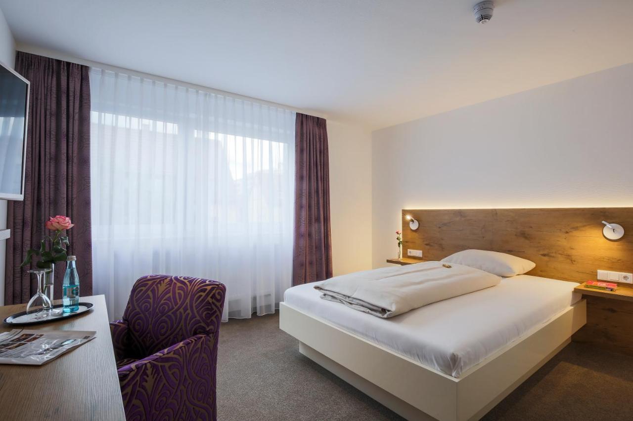 Hotel Hirsch Леонберг Экстерьер фото