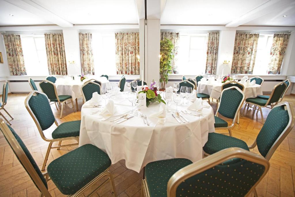Hotel Hirsch Леонберг Экстерьер фото