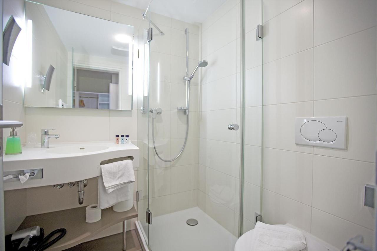 Hotel Hirsch Леонберг Номер фото