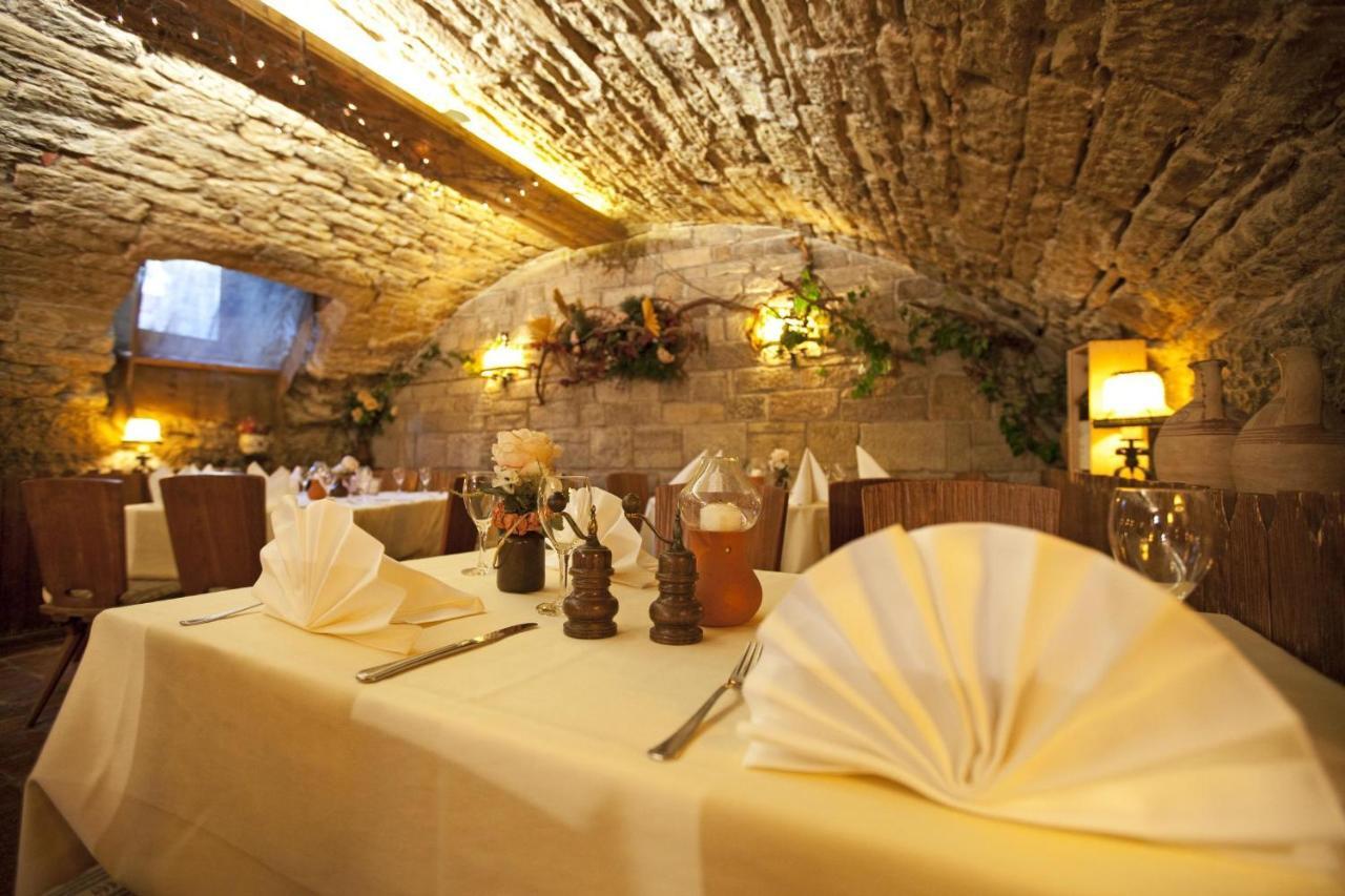 Hotel Hirsch Леонберг Экстерьер фото